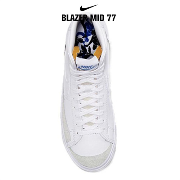 Blazer Mid '77銀標 米白2